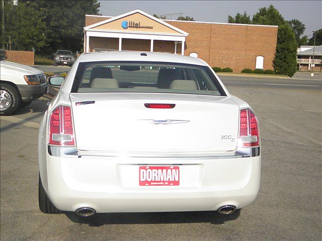 Chrysler 300C 2011 photo 1