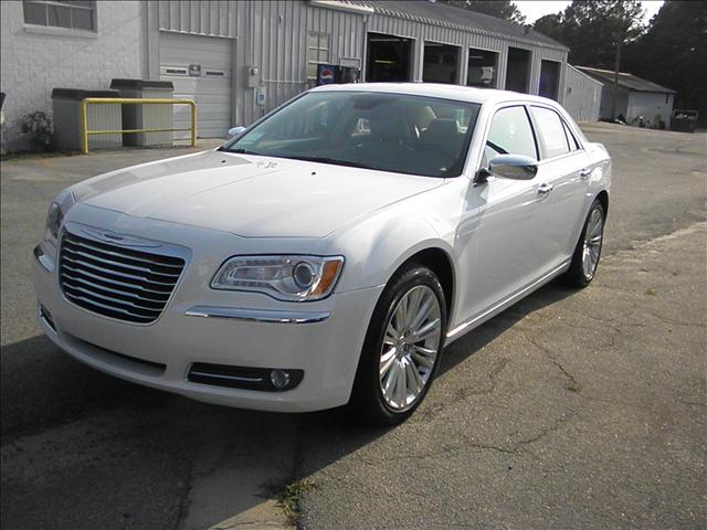 Chrysler 300C 2011 photo 2