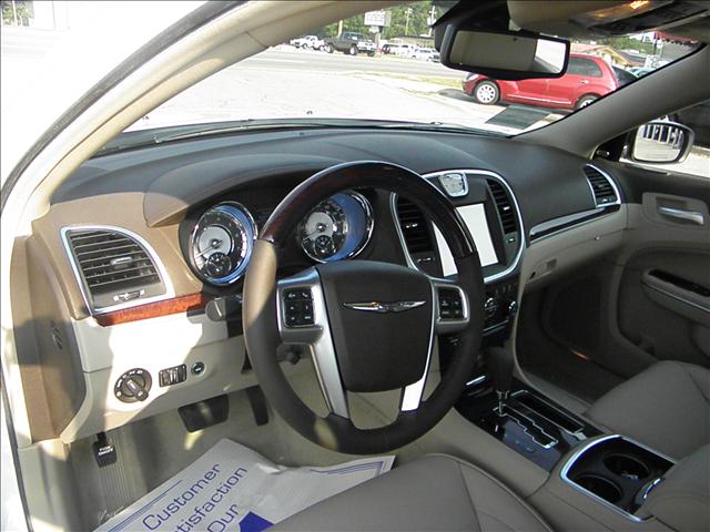 Chrysler 300C 2011 photo 3