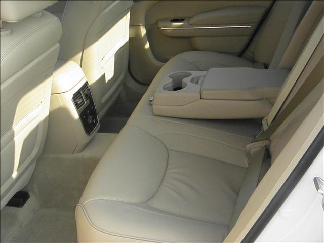 Chrysler 300C 2011 photo 5