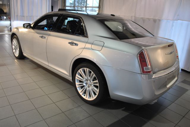 Chrysler 300C 2011 photo 1