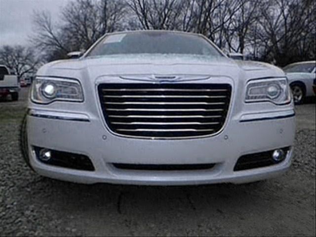 Chrysler 300C 2011 photo 1