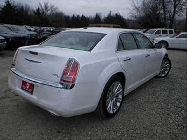 Chrysler 300C 2011 photo 3