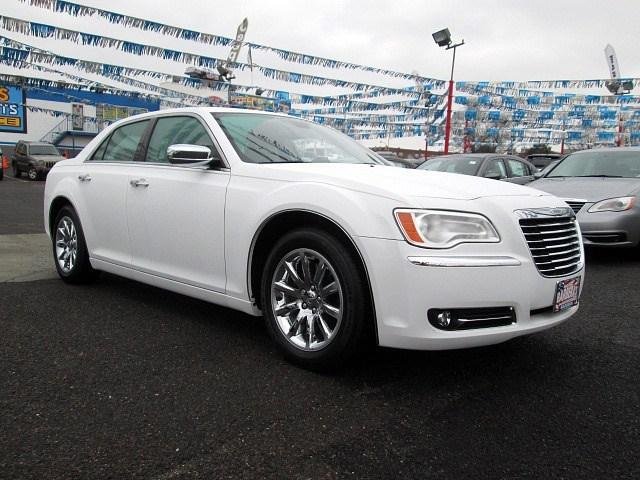 Chrysler 300C 2011 photo 1