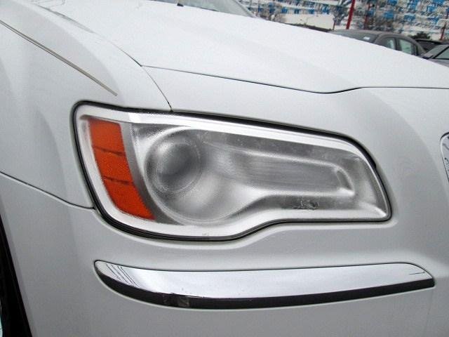 Chrysler 300C 2011 photo 2