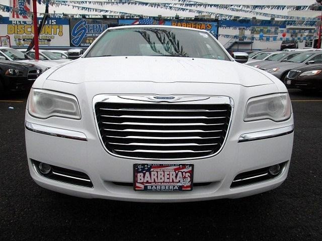 Chrysler 300C 2011 photo 3