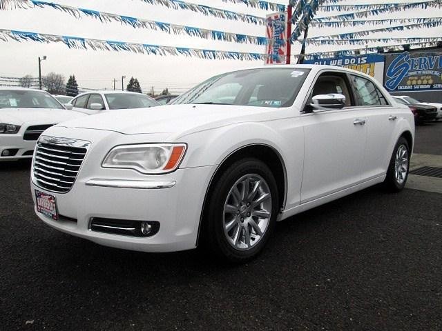 Chrysler 300C 2011 photo 4