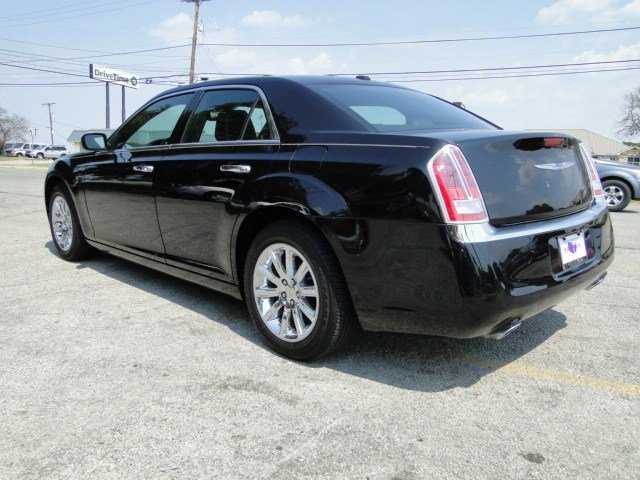 Chrysler 300C 2011 photo 4