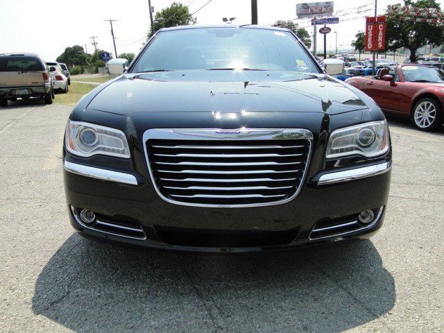 Chrysler 300C 2011 photo 1