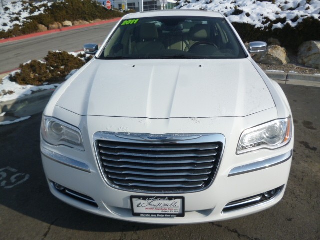 Chrysler 300C 2011 photo 1