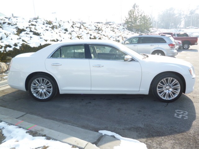 Chrysler 300C 2011 photo 4