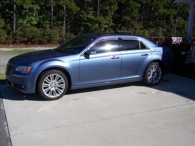 Chrysler 300C 2011 photo 3