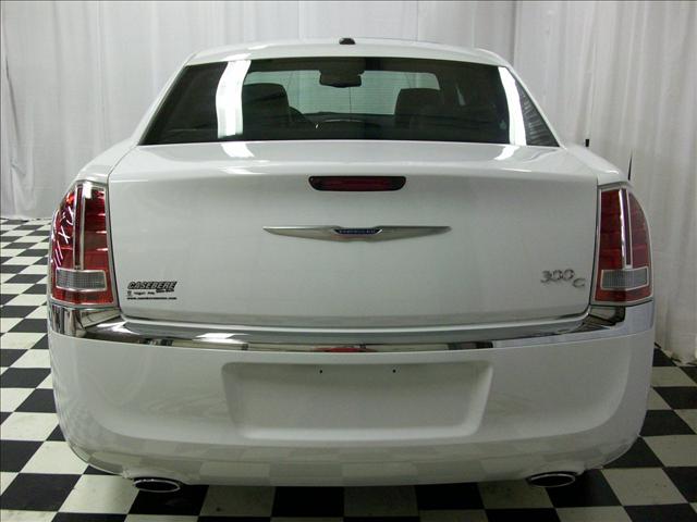 Chrysler 300C 2011 photo 4