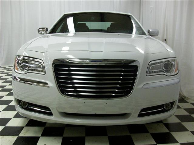 Chrysler 300C 2011 photo 5