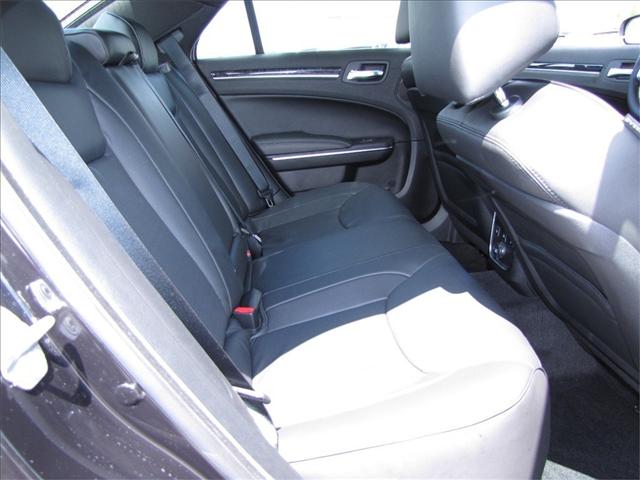 Chrysler 300C 2011 photo 5