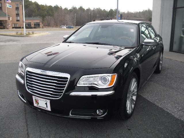 Chrysler 300C 2012 photo 2