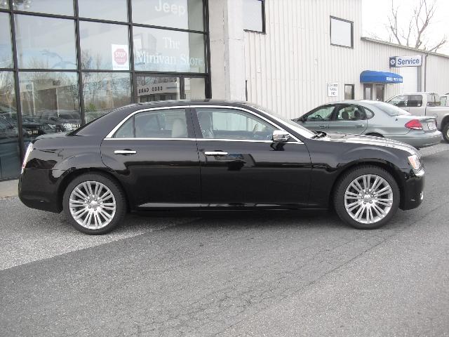 Chrysler 300C 2012 photo 5