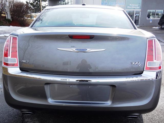 Chrysler 300C 2012 photo 22