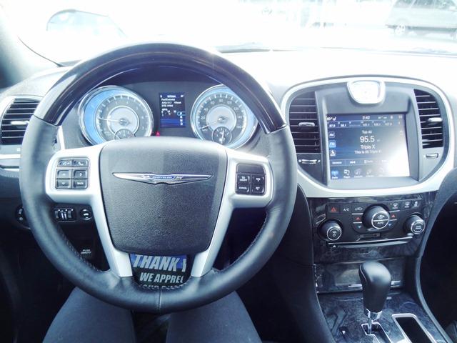 Chrysler 300C 2012 photo 27