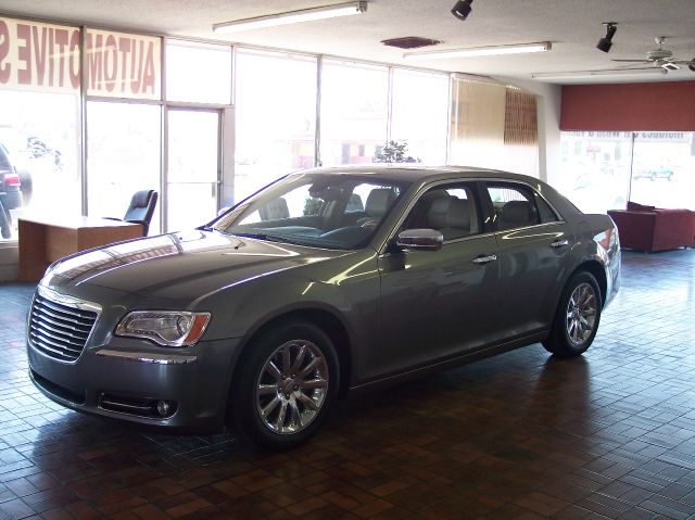 Chrysler 300C 2012 photo 1