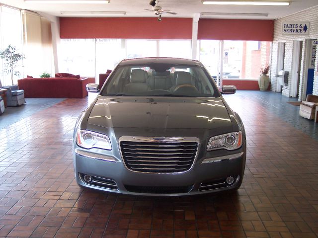 Chrysler 300C 2012 photo 4