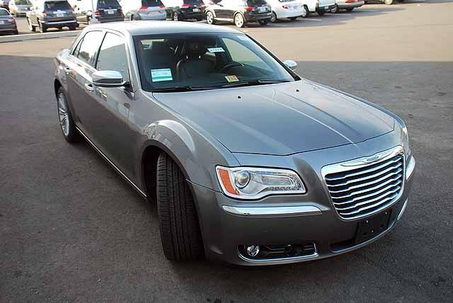 Chrysler 300C 2012 photo 3