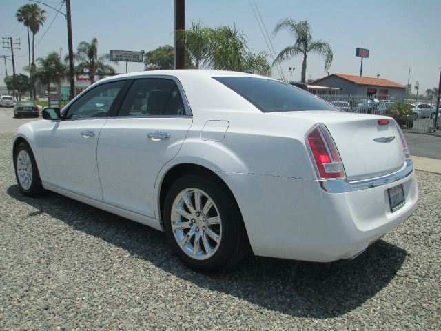 Chrysler 300C 2012 photo 3