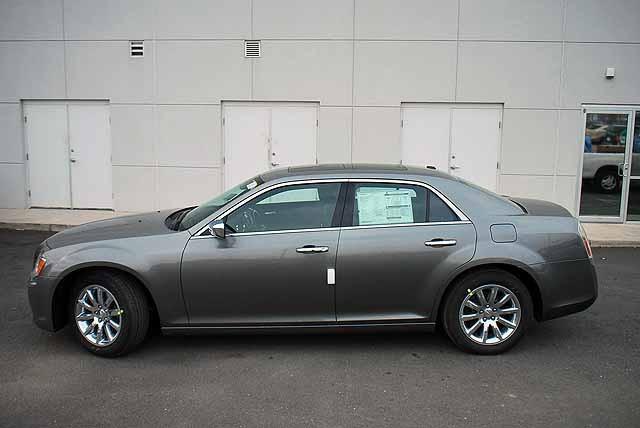 Chrysler 300C 2012 photo 1