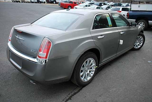 Chrysler 300C 2012 photo 4