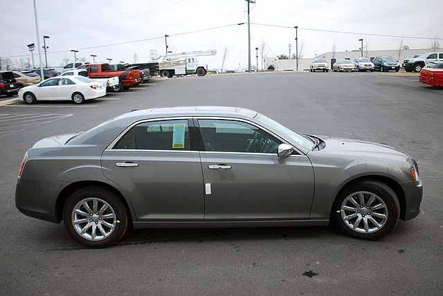 Chrysler 300C 2012 photo 5