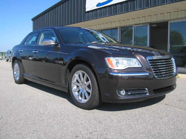 Chrysler 300C 2012 photo 3