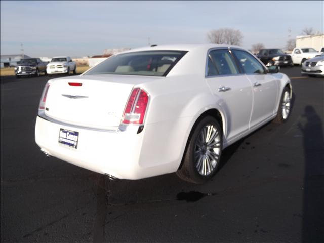 Chrysler 300C 2012 photo 1