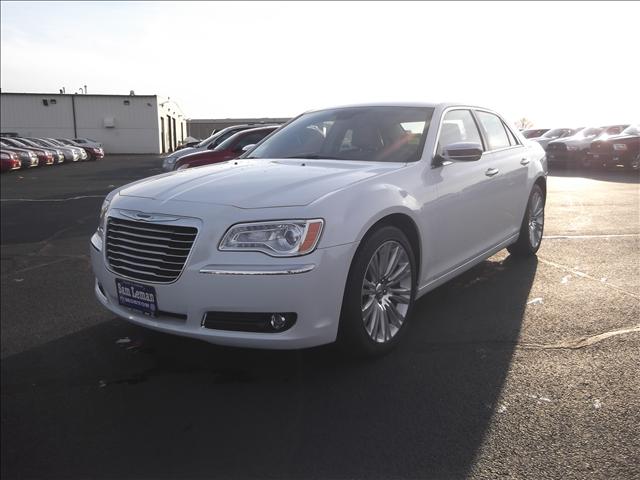 Chrysler 300C 2012 photo 3