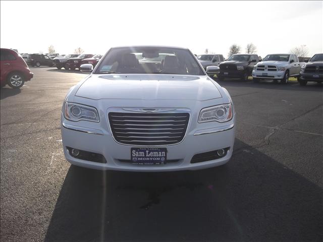 Chrysler 300C 2012 photo 4