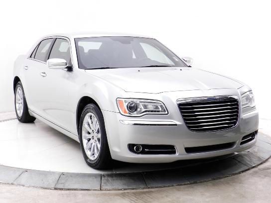 Chrysler 300C 2012 photo 2