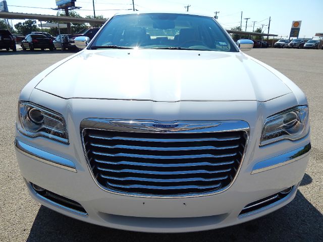 Chrysler 300C 2013 photo 1