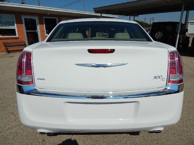 Chrysler 300C 2013 photo 3