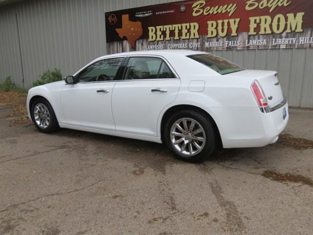 Chrysler 300C 2013 photo 1