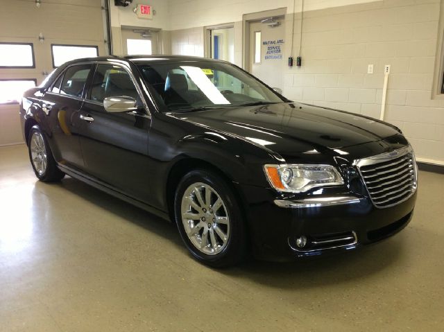 Chrysler 300C 2013 photo 3