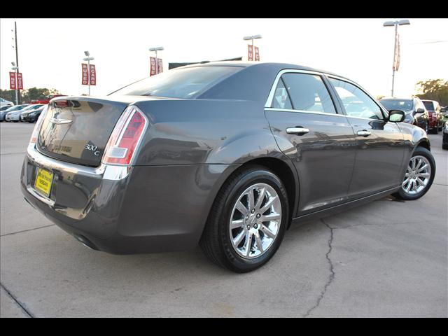 Chrysler 300C 2013 photo 3