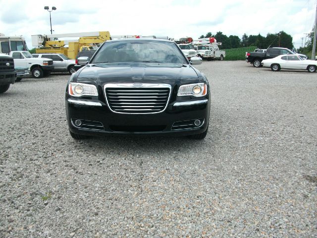 Chrysler 300C 2013 photo 2