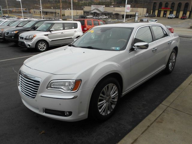 Chrysler 300C 2013 photo 1