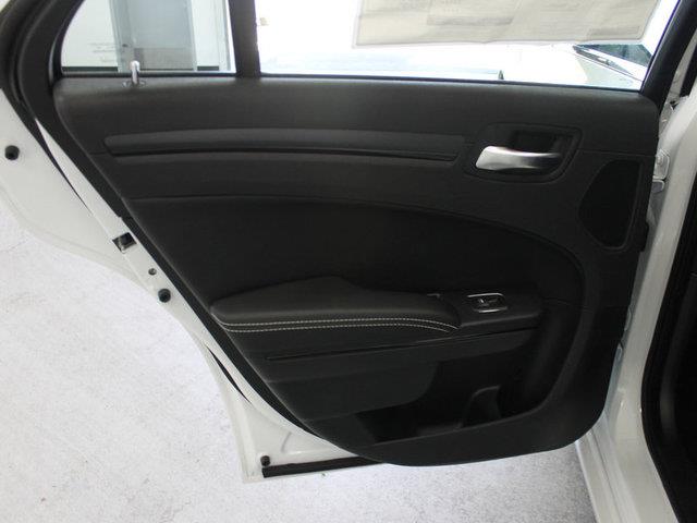 Chrysler 300S 2013 photo 10