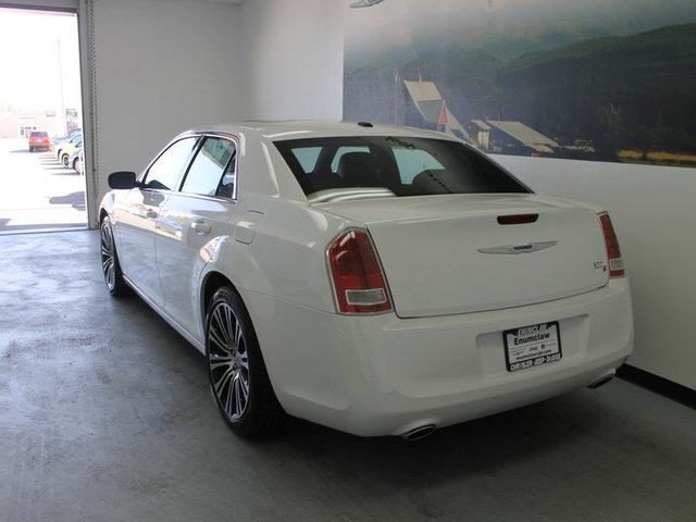 Chrysler 300S 2013 photo 12