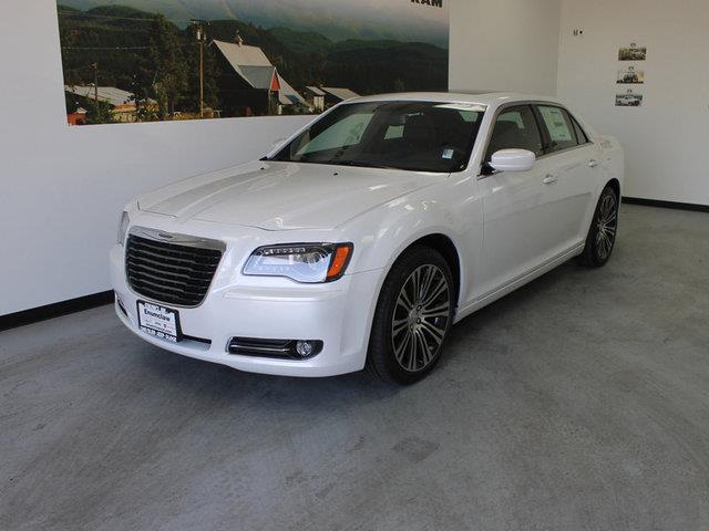 Chrysler 300S 2013 photo 2