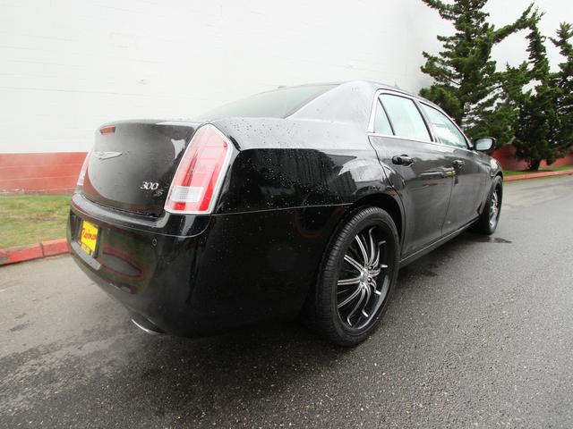 Chrysler 300S 2013 photo 2