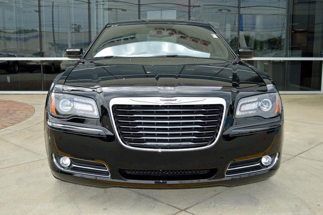 Chrysler 300S 2013 photo 1