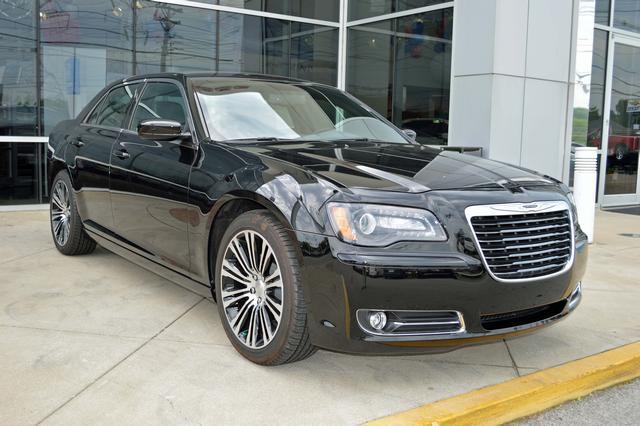 Chrysler 300S 2013 photo 2