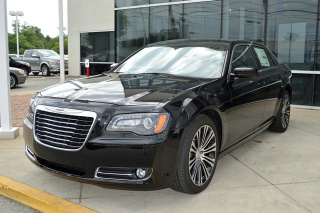 Chrysler 300S 2013 photo 3