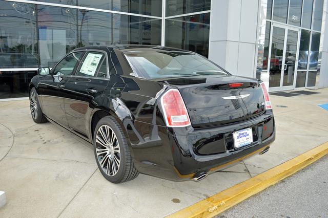 Chrysler 300S 2013 photo 4